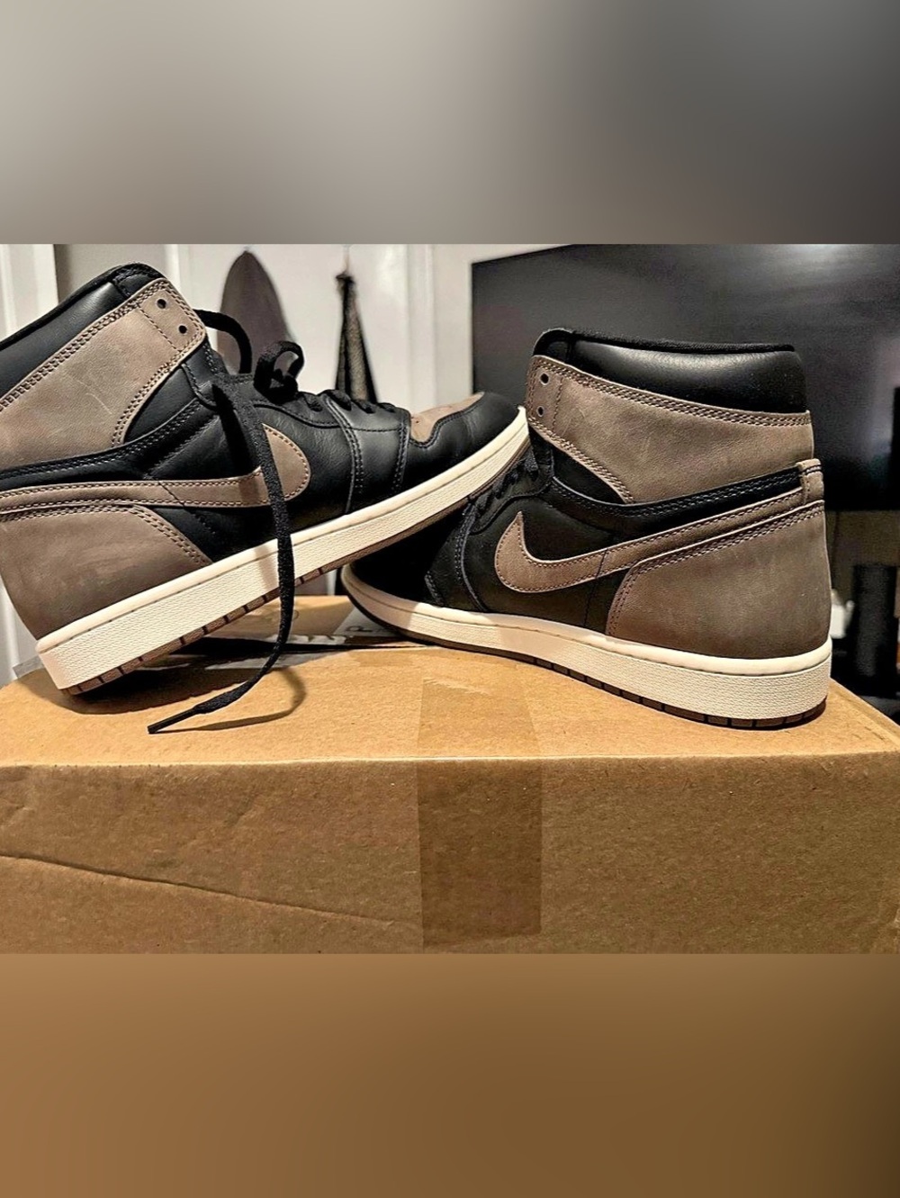 Nike Air Jordan 1 Retro High OG 'Palomino' Sneakers Black & Brown